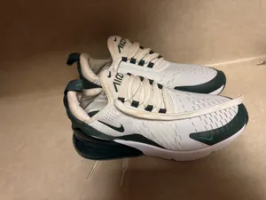Nike Air Max 270 Shoes Women’s thumbnail 2
