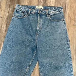 Abercrombie & Fitch The 90s Straight Ultra High Rise Jeans Size 8 thumbnail 3