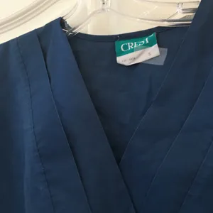 FINAL MARKDOWN Ladies’ Crest Classic Scrub Top (S) thumbnail 3