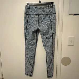 Victoria's Secret Blue and White Patterned Leggings thumbnail 2
