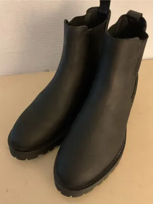 Thursday women black leather Chelsea heel boots US 8.5 Wide thumbnail 2