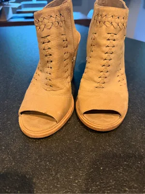Vince Camuto Katri Woven Booties! Women’s 8! Perfect condition! thumbnail 5