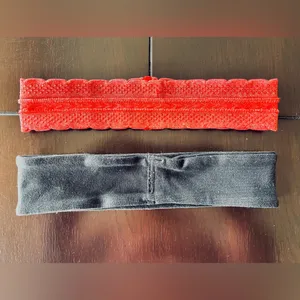 Lululemon Athletica 2 Headbands Coral Swiftly & Black Flyaway thumbnail 3