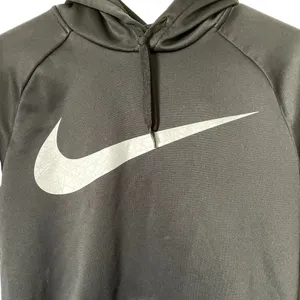 Nike dri fit black and white logo hoodie pockets workout athleisure top thumbnail 2