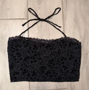 Princess Polly Black Velvet Floral Lace Halter Crop Top - Size 10 thumbnail 1