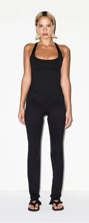 Nike Skims V-line High-Rise Black 39" Straight Leggings thumbnail 1