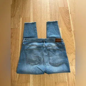 Madewell High Rise Crop Jeans thumbnail 4