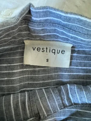 Vestique Collard Button Down Crop Top thumbnail 4