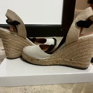 Elegant White Espadrille Wedge Sandals Size 7 thumbnail 2