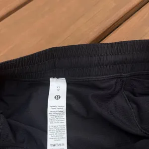 Lululemon Running Shorts‎ Negative Split Textured Run Short 2.5" Black XS thumbnail 4