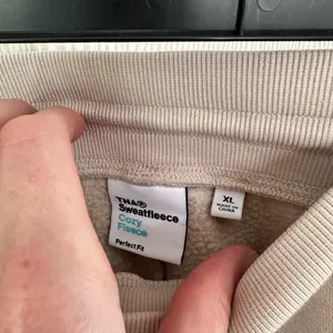 Aritzia TNA Tan Joggers with Relaxed Fit and Elastic Cuffs thumbnail 3