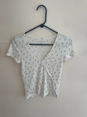 American Eagle Floral V Neck Top thumbnail 1