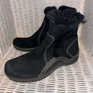 BareTraps Ellea Black Suede Leather Faux Fur Trim Ankle Boots Womens 9.5 M Cabin thumbnail 1