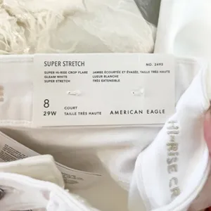 American Eagle Super Hi Rise Crop Flare Chewed Hem Jeans White 29 Short thumbnail 4
