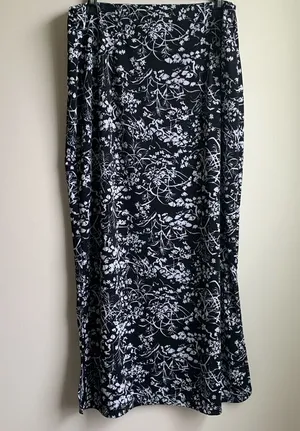 Diane Von Furstenburg DVF Concepts Graphic Floral Maxi Skirt (L) Black & White thumbnail 1
