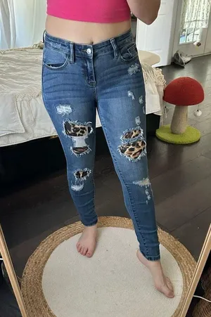 Judy Blue Women’s 3/26 Leopard Print Skinny Fit Jeans thumbnail 1