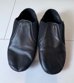 Stelle Jazz‎ Shoes Women Size 3.5 Leather Elastic Inset Black Minimalist Dance thumbnail 1