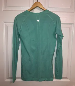 Lululemon long sleeve swiftly tech size 8 thumbnail 3