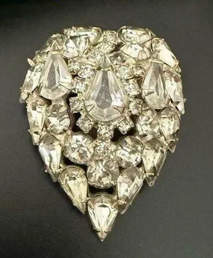 Vintage Unsigned Silver-tone Pave Clear Rhinestone Heart Brooch 13g. thumbnail 1