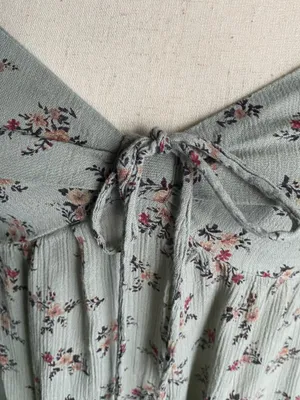 American Eagle Outfitters-Green floral top-size medium Super cute floral top, side cut outs, smocked back, adjustable straps, excellent condition Measurements: Bust: armpit to armpit 17-19 inches Length: shoulder seam to bottom 21 inches thumbnail 2