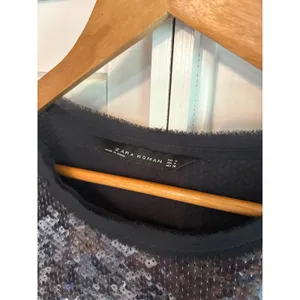 Zara‎ Black/Gray Sequin Top Size Medium thumbnail 5