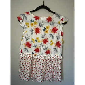 Emily Wonder Floral Babydoll Blouse Beachy Cap Sleeves Tassel Trim Women's sz. M thumbnail 6