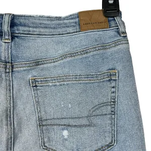 American Eagle SZ 10 SHORT Mom Jeans Distressed Hi-Rise Zip-Fly Light Wash Blue thumbnail 8