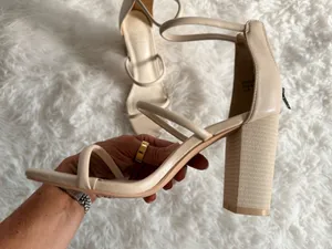 Oasis Society California Beige Strappy Block Heel Sandals Size 9 thumbnail 2