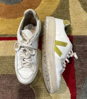 VEJA V-12 Leather White Liquor Green Sneakers Low Tops Women’s Size US 9 thumbnail 1