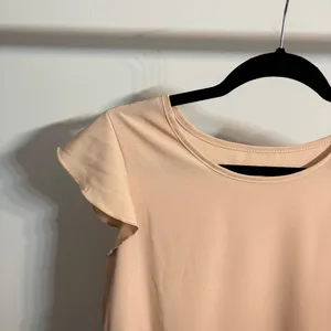 SHEIN Cream, Peach & Red Colorblock Tiered Flutter Sleeve Mini Dress thumbnail 4