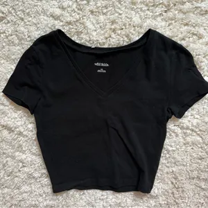 Wild Fable fitted short sleeve top baby tee black thumbnail 1