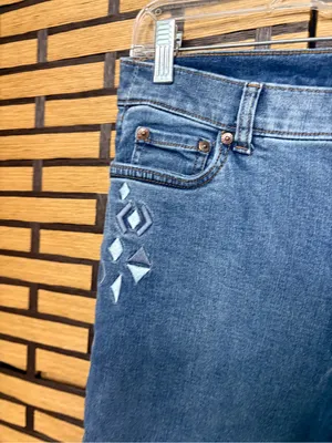 Canyon retreat embroidered jeans size 6 thumbnail 5