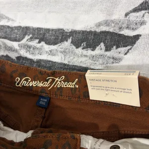NWT Universal Threads Vintage Straight Jeans Leopard Print Sz 6 Bikercore Boho thumbnail 2