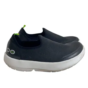 OOFOS OOmg eeZee Low Shoe in Black/White Black Size 8 thumbnail 3