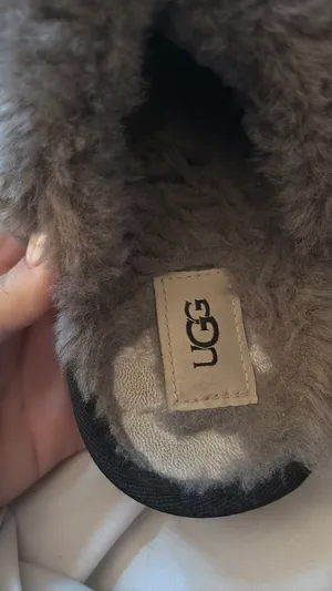 UGG slippers thumbnail 4