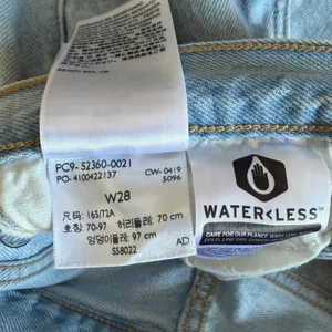 Levi's‎ Wedgie Short Light Wash Denim Jean Cut Offs Distressed Y2K Size 28 thumbnail 10