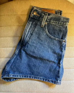 Levi’s High-Waisted Mom Shorts thumbnail 1