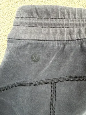 Lululemon Softstreme Shorts 4" thumbnail 3