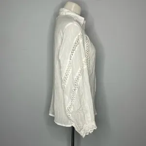 Boohoo- White Button Down with Crochet Details thumbnail 4