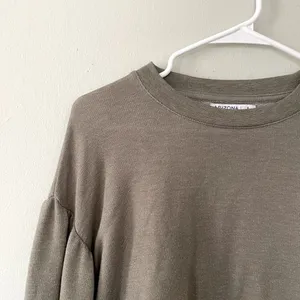 Arizona‎ gray green cropped sweater top crewneck style soft women size small thumbnail 2