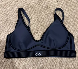 ALO Yoga Airlift Line Up Bra thumbnail 1