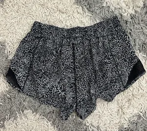 Lululemon Hotty Hot 2.5" Low-Rise Shorts thumbnail 3
