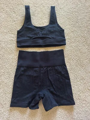 Alo Yoga black set  thumbnail 2