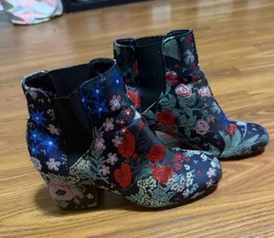 Indigo Rd. embroidered floral ankle booties block heel size 8. thumbnail 1