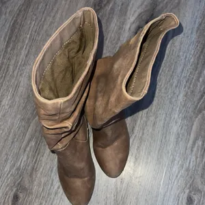 Francesca’s Tan Slouchy Heeled Boots Size 6 Medium thumbnail 11