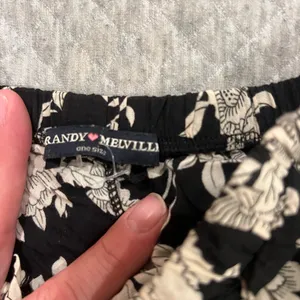Brandy Melville Black and Cream Floral High Waist Shorts thumbnail 4