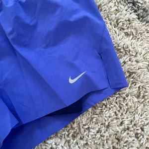 NWT NIKE Swift Dri-FIT Mid-Rise 2-in-1 Running Shorts thumbnail 4