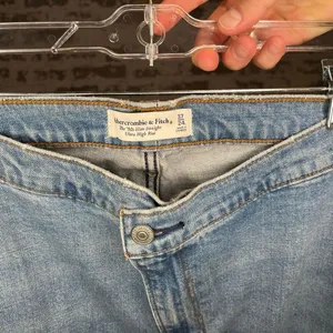 Abercrombie & fitch | women nwt denim jeans 90’s slim straight highrise thumbnail 3