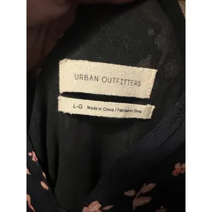 NWT Urban Outfitters Pink Floral V Neck Jumpsuit Black Size Large Wide Leg thumbnail 3