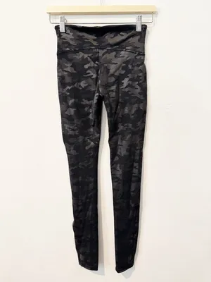 Spanx Camo Leggings Size‎ Small Black Matte Faux Leather Shaping Downtown Indie thumbnail 10